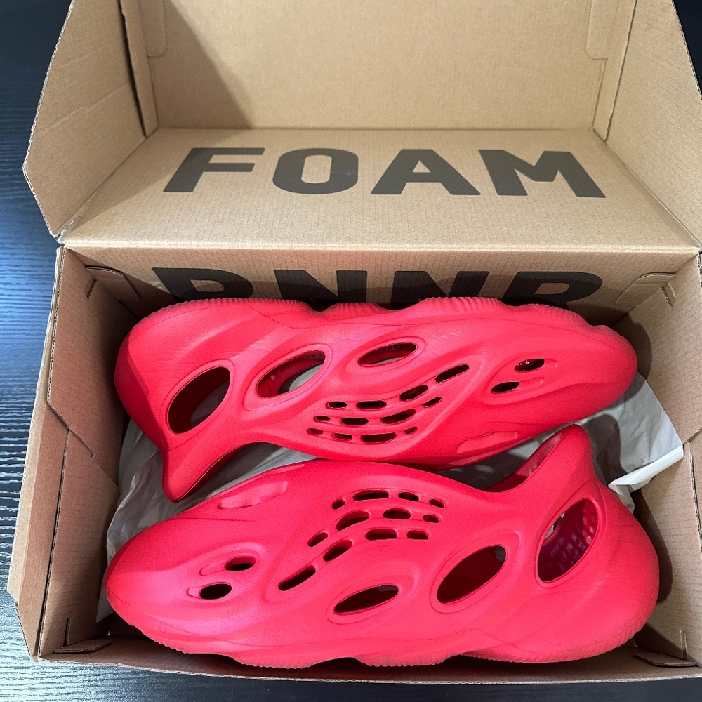 Yeezy Foam Runner Vermil